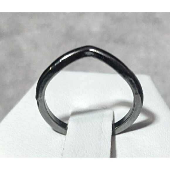 Minimalist Slight Chevron Silver Gunmetal Tone Ring Size 6 - Picture 4 of 15